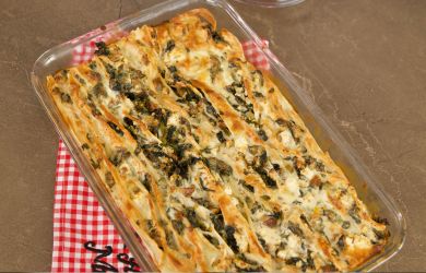 Türkischer Börek mit Spinat und Mangold